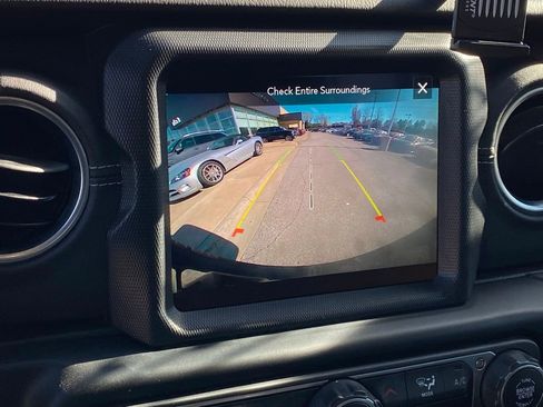 Used 2023 Jeep Wrangler Unlimited Sahara image 19