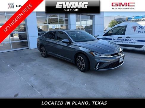 Used 2025 Volkswagen Jetta SE FWD image 1