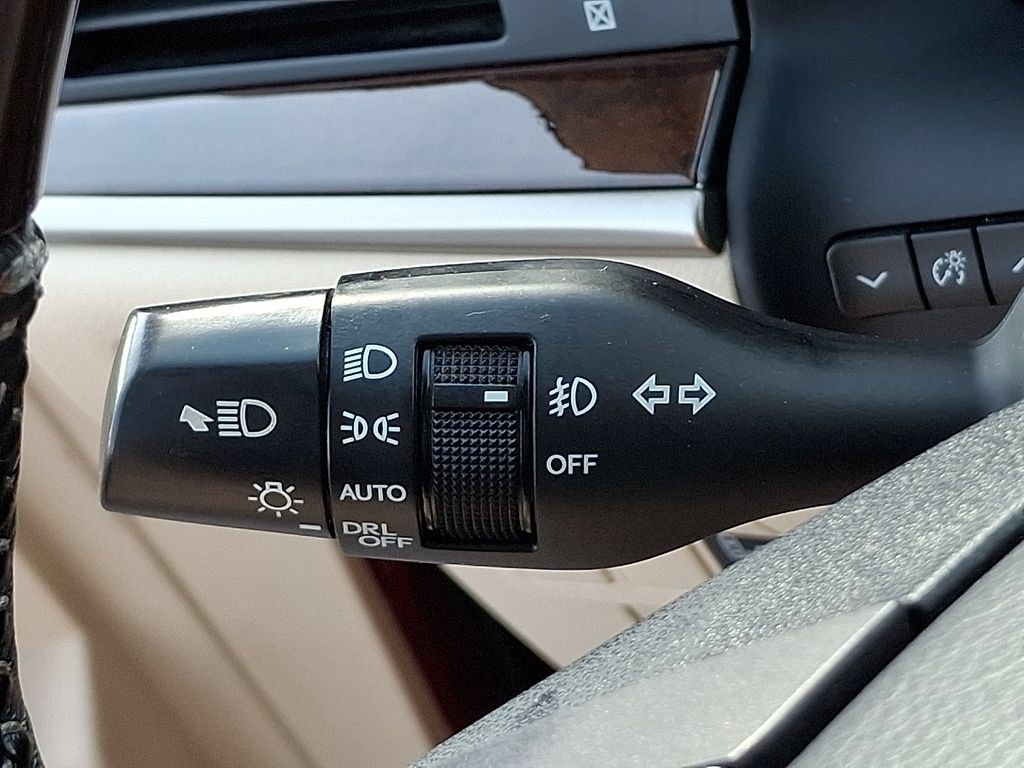 Used 2015 Lexus ES 350 w/ Luxury Package FWD image 25