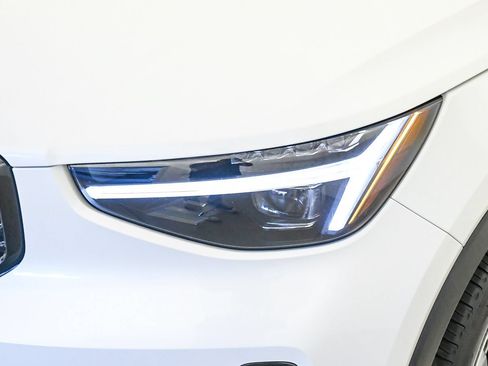 Certified 2026 Volvo XC40 B5 Plus AWD/4WD image 9