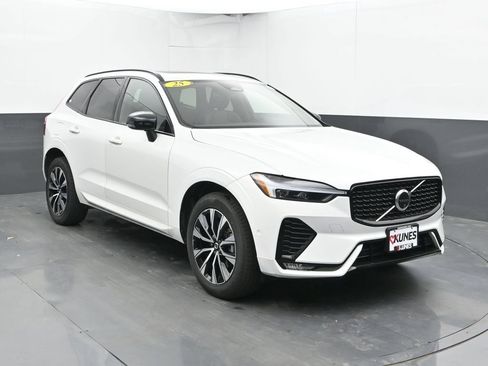 Used 2025 Volvo XC60 B5 Plus AWD/4WD image 6