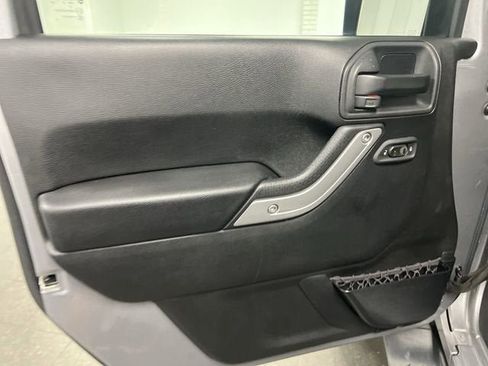 Used 2016 Jeep Wrangler Unlimited Sahara w/ Connectivity Group AWD/4WD image 20
