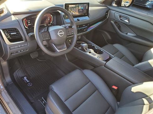 Certified 2025 Nissan Rogue SL w/ SL Premium Package image 17