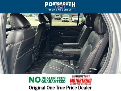 Used 2025 Honda Pilot TrailSport image 5