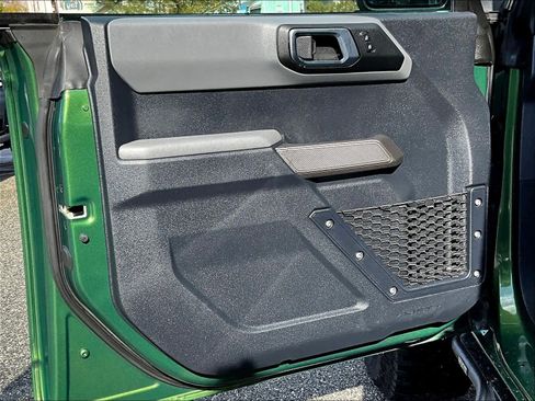 Used 2023 Ford Bronco Black Diamond w/ Sasquatch Package image 9