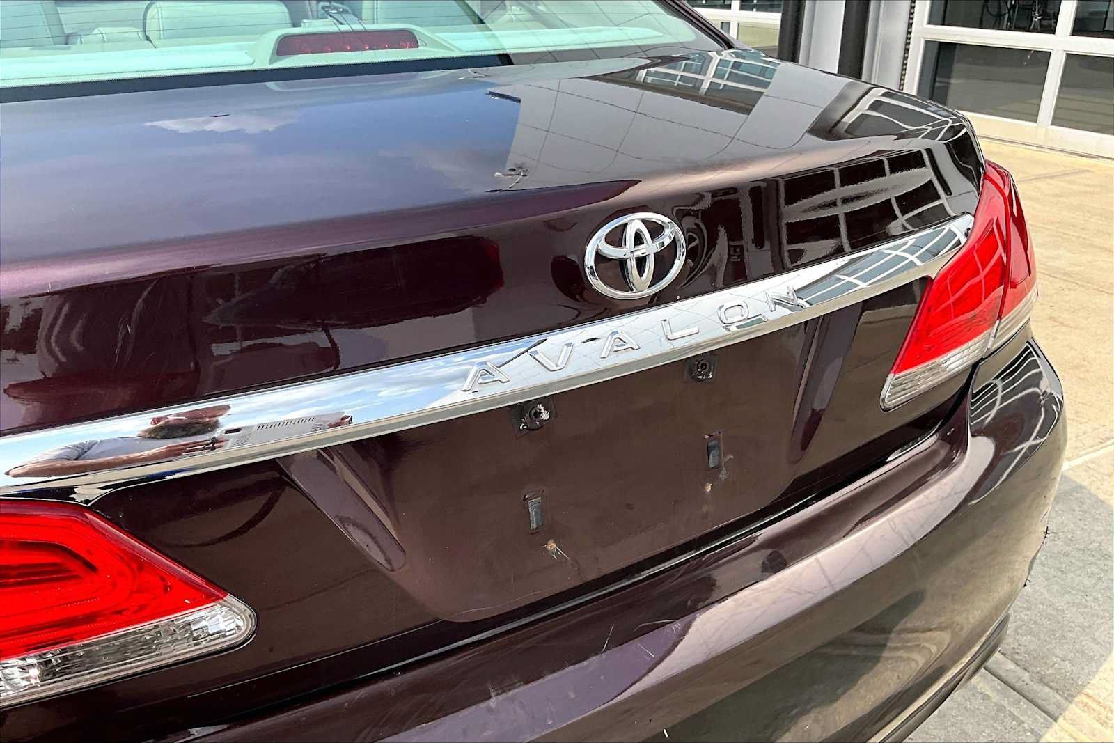 Used 2011 Toyota Avalon Limited FWD image 32