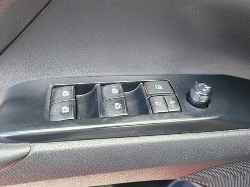 Used 2019 Toyota Camry SE image 12