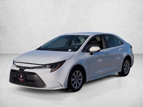 Used 2023 Toyota Corolla LE image 1