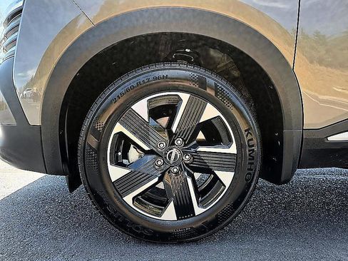 Used 2025 Nissan Kicks SV AWD/4WD image 8