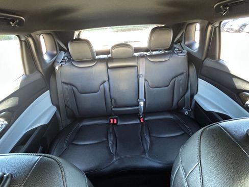 Used 2025 Jeep Compass Limited image 38