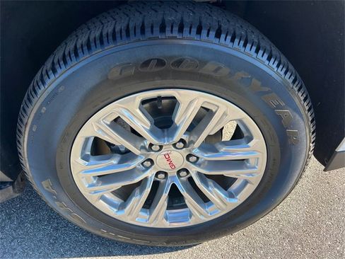 Used 2021 GMC Yukon XL SLT image 12