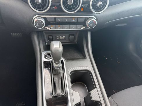 Used 2024 Nissan Sentra SV FWD image 11