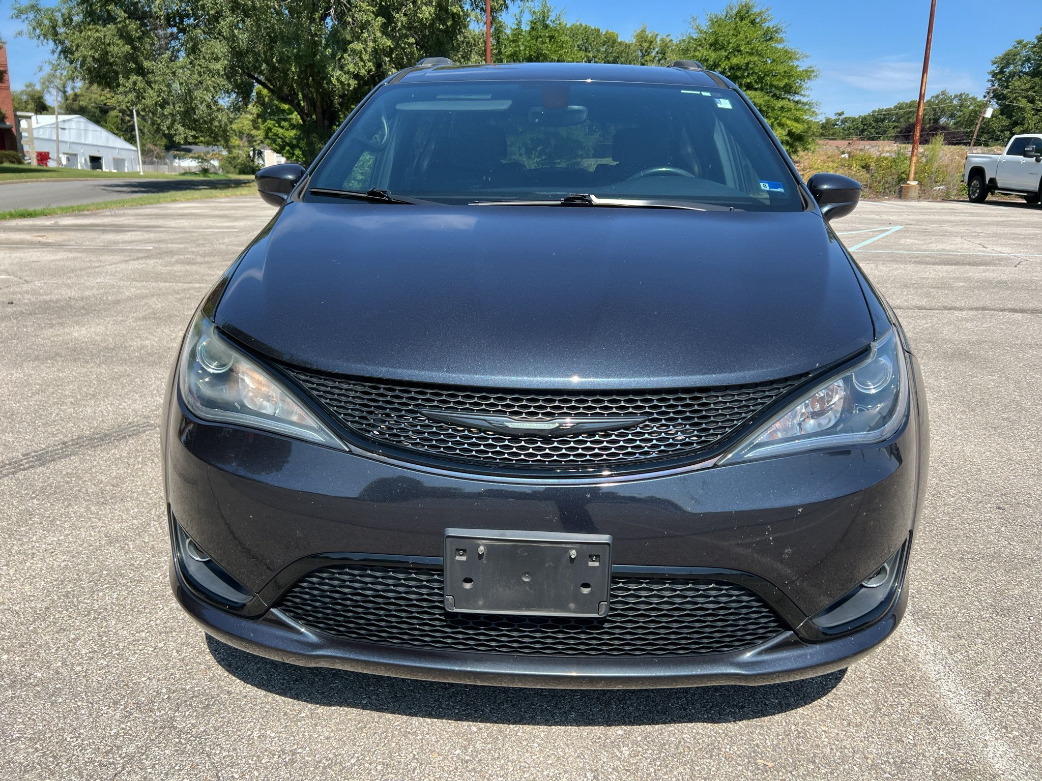 Used 2019 Chrysler Pacifica Touring Plus w/ S Appearance Package FWD image 8