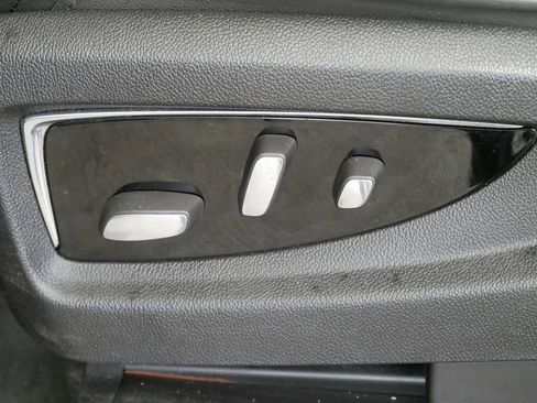 Used 2015 Cadillac Escalade Luxury image 18