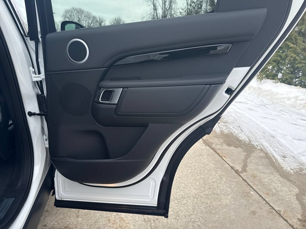 New 2026 Land Rover Discovery S AWD/4WD image 17
