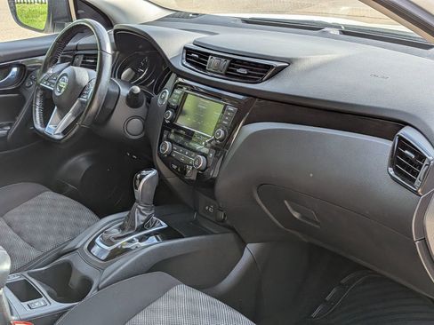 Certified 2020 Nissan Rogue Sport SV w/ All-Weather Package AWD/4WD image 34