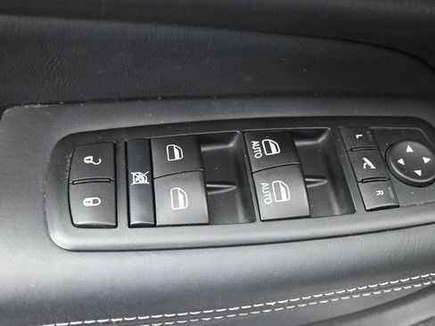 Used 2015 Jeep Grand Cherokee Overland AWD/4WD image 27