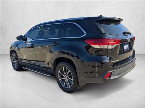 Used 2019 Toyota Highlander XLE image 7