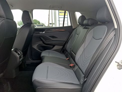 Used 2026 Volkswagen Tiguan SE FWD image 10