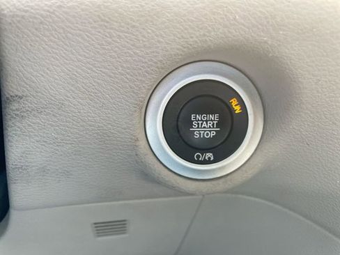 Used 2023 Chrysler Pacifica Touring-L image 24