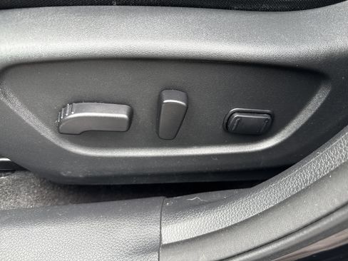 Used 2018 Nissan Rogue SV w/ Premium Package AWD/4WD image 17