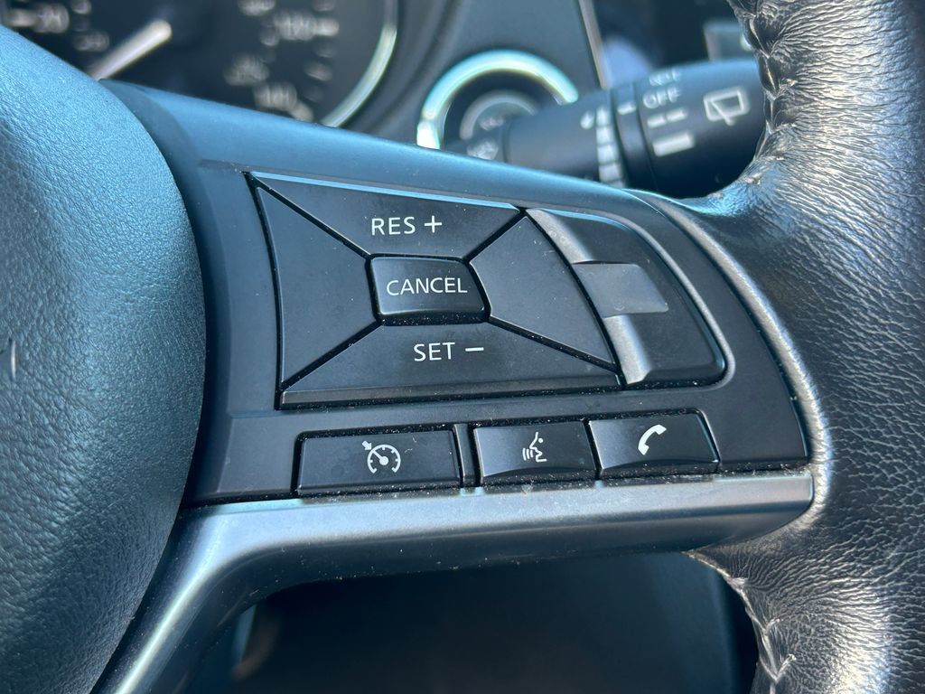 Used 2018 Nissan Rogue SV AWD/4WD image 35