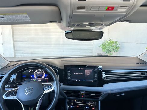 Used 2025 Volkswagen Jetta SE image 33