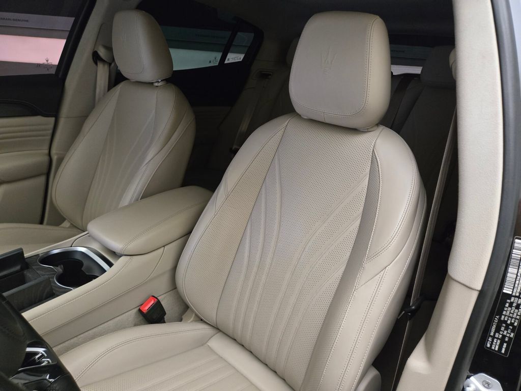 Certified 2023 Maserati Grecale GT AWD/4WD image 32