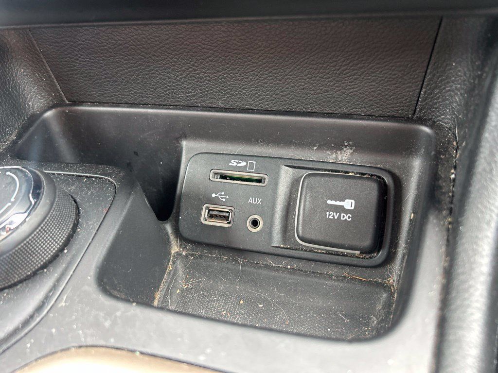 Used 2014 Jeep Cherokee Latitude w/ Comfort/Convenience Group AWD/4WD image 30