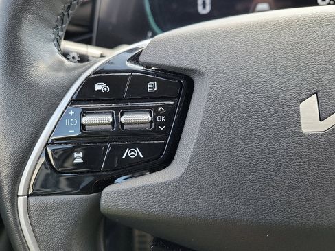 Used 2023 Kia Niro SX Touring image 21