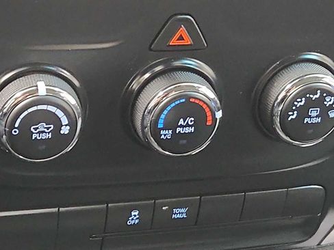 Used 2017 RAM 1500 Classic SLT image 19