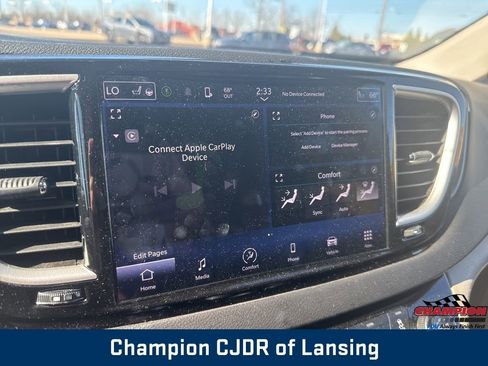 Used 2024 Chrysler Pacifica Touring-L image 27