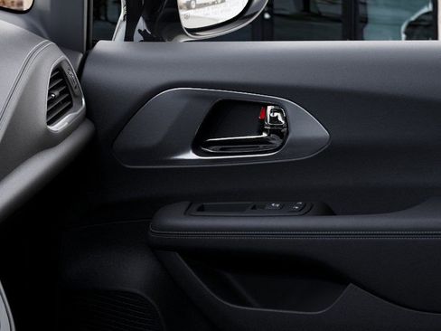 New 2025 Chrysler Pacifica Limited image 25