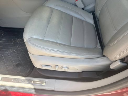 Used 2019 GMC Acadia Denali w/ Technology Package AWD/4WD image 11