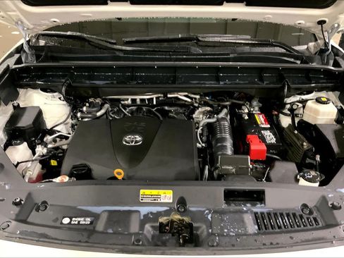 Used 2021 Toyota Highlander XSE AWD/4WD image 32