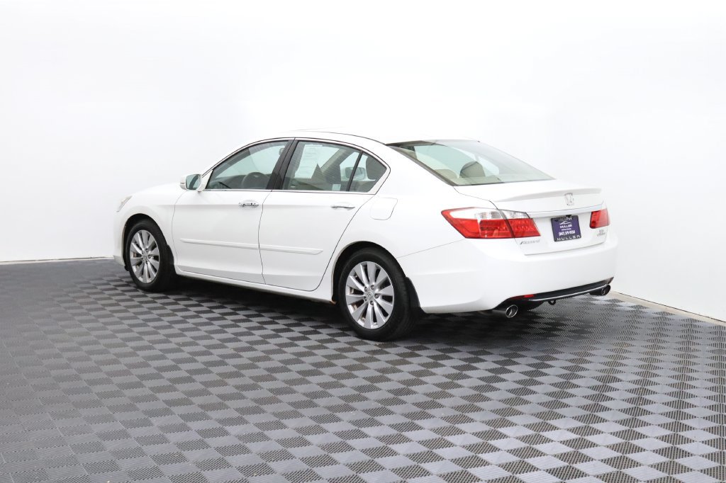 Used 2015 Honda Accord Touring image 7