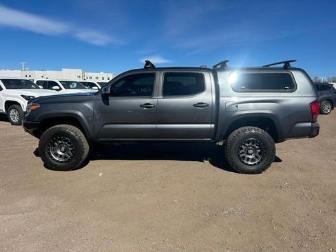Used 2017 Toyota Tacoma SR5 image 2