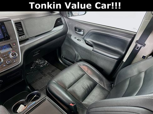 Used 2016 Toyota Sienna L image 25