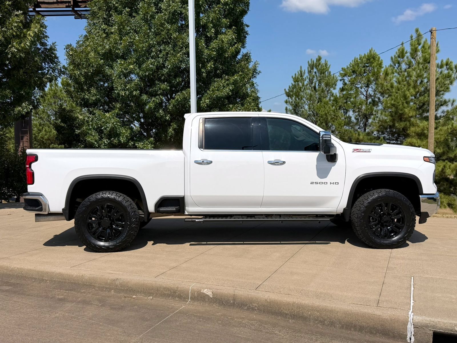 Used 2025 Chevrolet Silverado 2500 LTZ w/ LTZ Premium Package AWD/4WD image 7