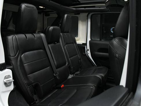 Used 2018 Jeep Wrangler Unlimited Sahara AWD/4WD image 38