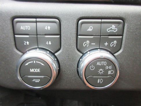 New 2026 GMC Sierra 3500 SLE w/ SLE Value Package image 17