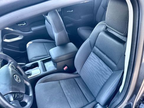 Used 2024 Nissan Frontier SV image 20