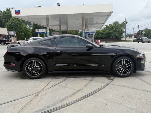 Used 2018 Ford Mustang Coupe w/ Equipment Group 101A RWD image 19