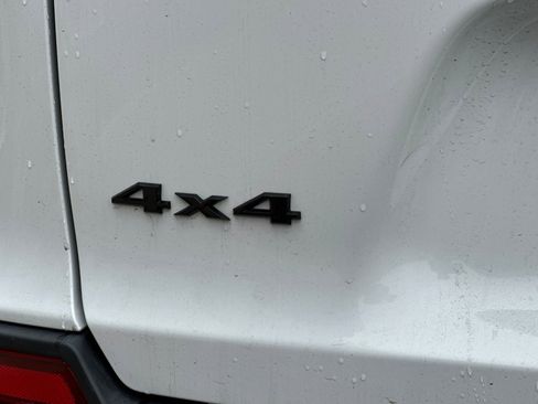 Used 2023 Jeep Cherokee Altitude Lux image 28