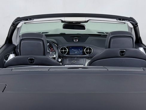 Used 2017 Mercedes-Benz SL 550 image 30