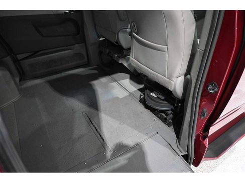 Used 2015 Toyota Sienna XLE Premium FWD image 19