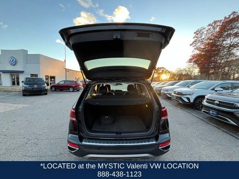 Certified 2022 Volkswagen Taos SE image 17