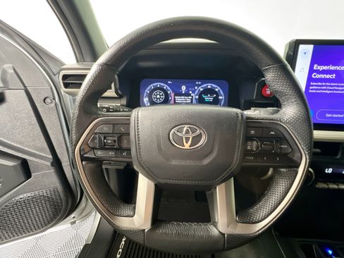 Used 2024 Toyota Tacoma TRD Off-Road AWD/4WD image 17