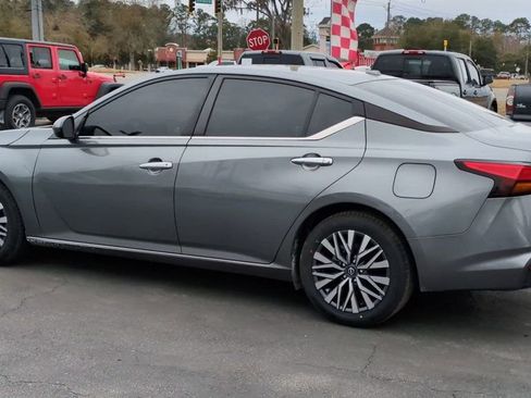 Used 2023 Nissan Altima 2.5 SV image 6