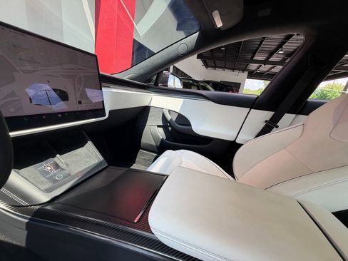 Used 2022 Tesla Model S Plaid AWD/4WD image 24